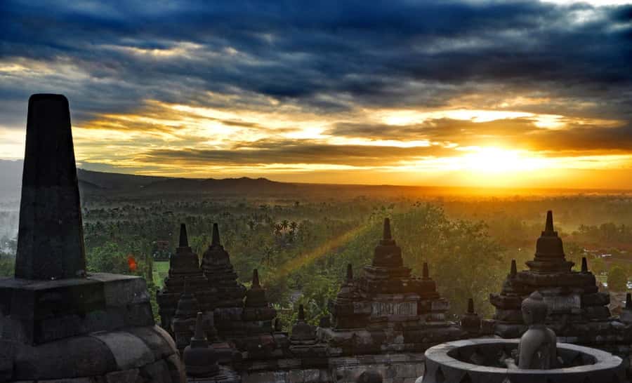 Yogyakarta: Borobudur Climb Top & Prambanan, Ticket Include - Getting picked up, and how the day typically flows