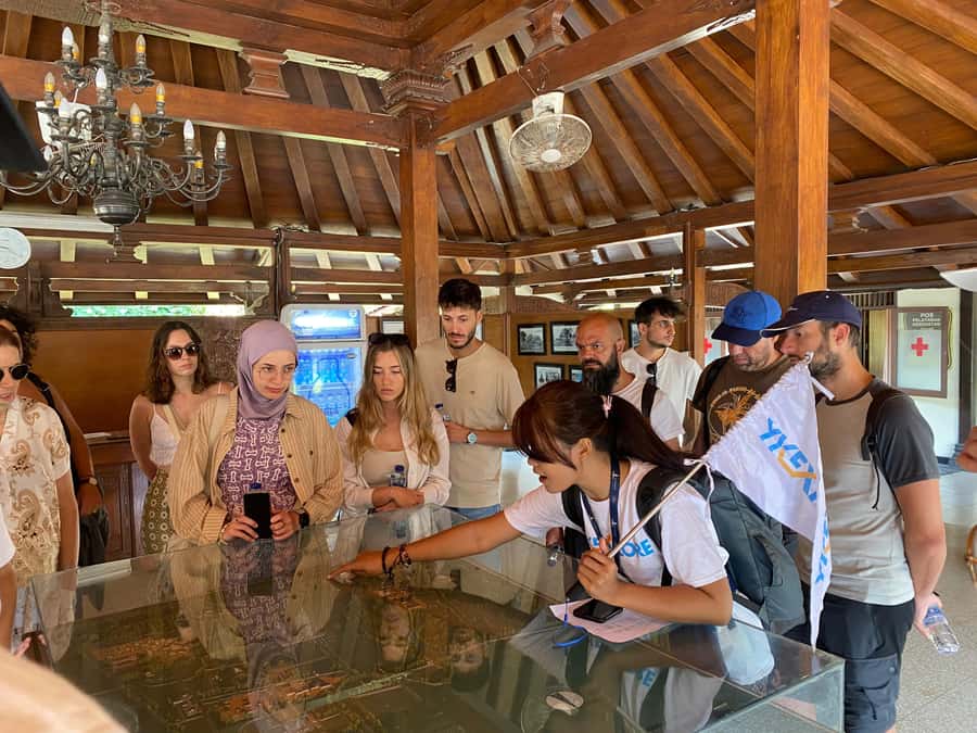 Yogyakarta: Borobudur Climb-up and Prambanan Guide Tour - Borobudur Climb-Up and the Relief Stories You Can Read With Your Eyes