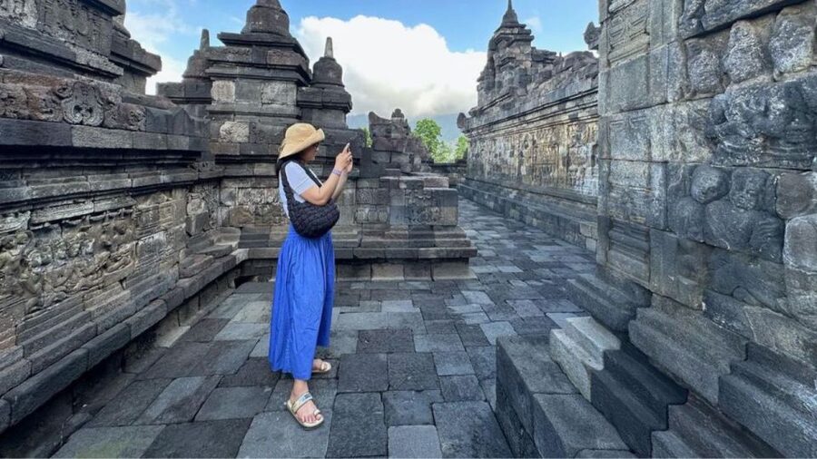 Yogyakarta: Borobudur Climb-up and Prambanan Guide Tour - Lunch Timing, What You’re Really Buying, and What to Bring