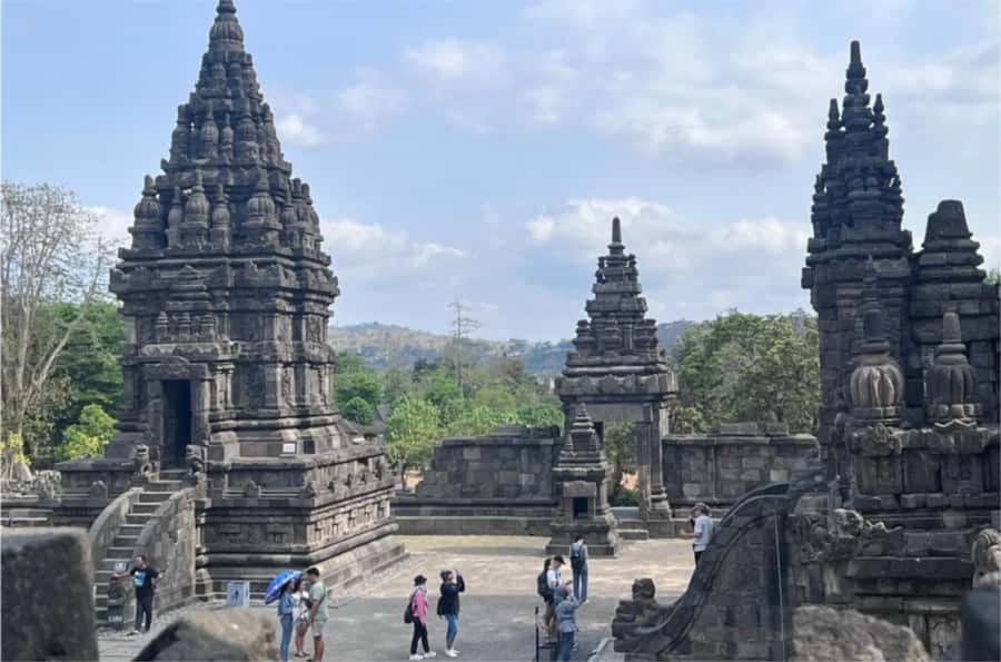 Yogyakarta: Borobudur Climb-up & Prambanan Temple Day Tour - Guides and the Little Logistics That Make or Break the Day