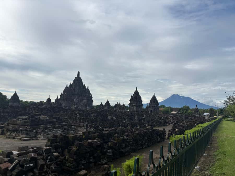 Yogyakarta: Borobudur ClimbUp (sunrise option) & Prambanan - Prambanan temple: Hindu architecture with room to breathe