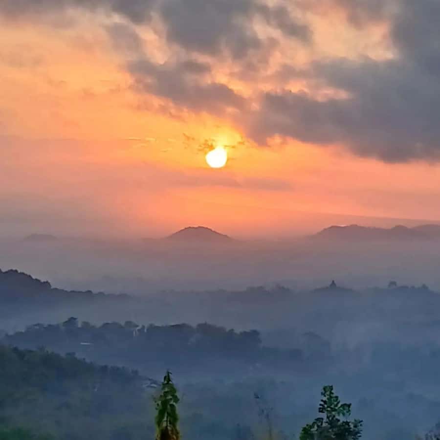 Yogyakarta: Borobudur ClimbUp (sunrise option) & Prambanan - Transport, guides, and the small-group advantage