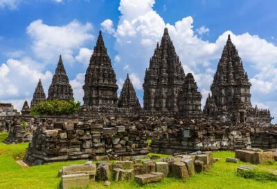 Borobudur sunrise(guarantee climb up)& Prambanan