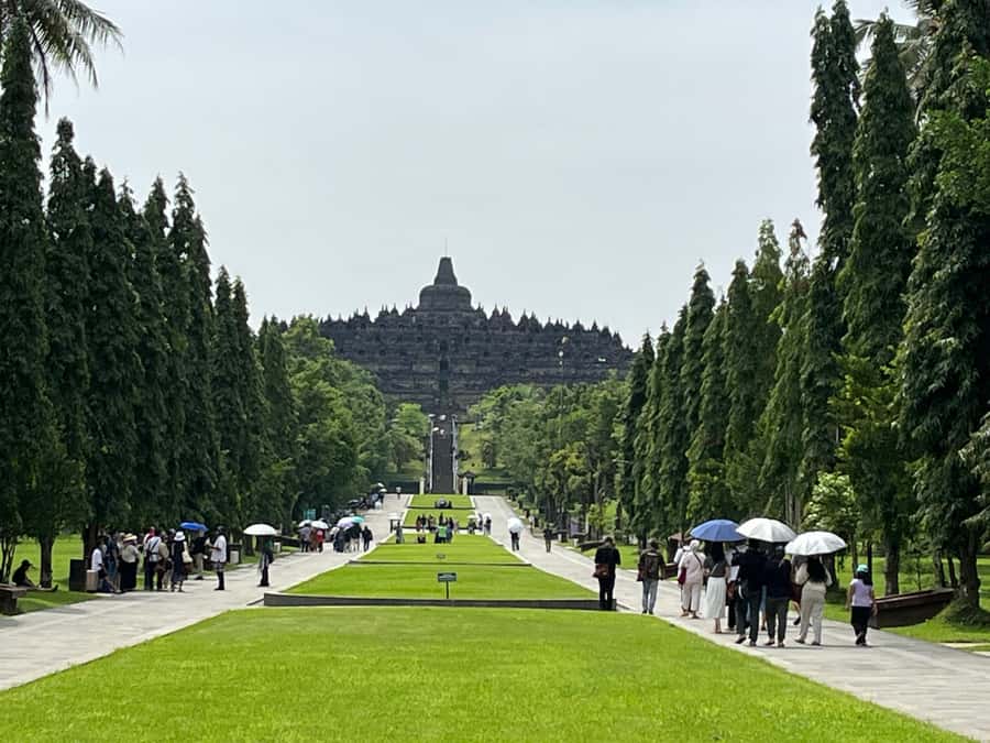 Yogyakarta: Borobudur Sunrise & Prambanan ClimbUp Guarantee - Who should book this Borobudur sunrise plus Prambanan day