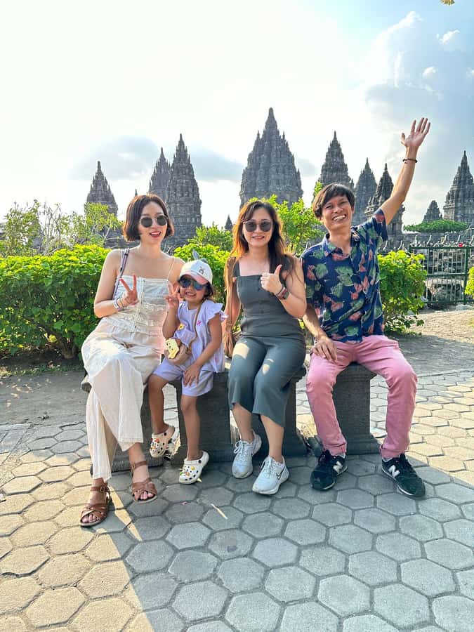 Yogyakarta Experience one day tour Borobudur and Prambanan - Guides Like Shola and Bruri: Why the Human Touch Changes the Day