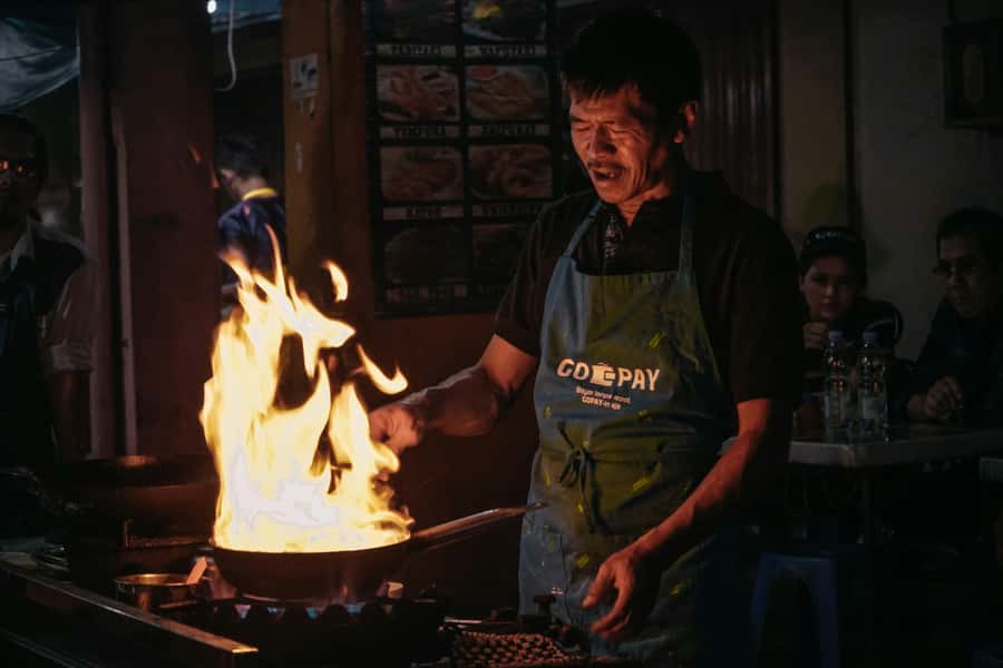 Yogyakarta: Guided City Walk and Food Tour - The highlights that make this night walk click