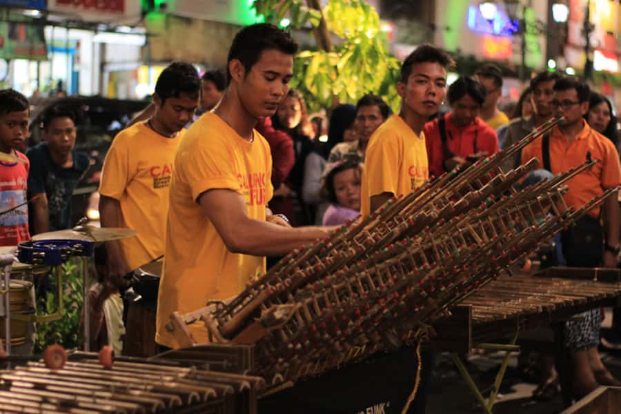 Yogyakarta: Guided City Walk and Food Tour - The off-the-main-road dessert and snack zone, plus a playful game drive