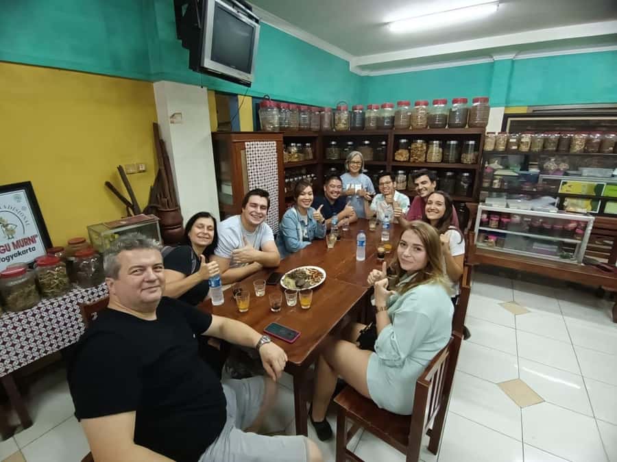 Yogyakarta: Nighttime Walk and Food Tour - Plengkung Wijilan: where regional food tastes more specific