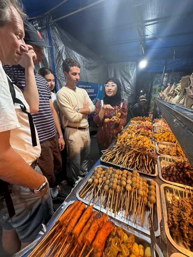 Yogyakarta: Nighttime Walk and Food Tour - The $17 value, and what you should mentally budget for