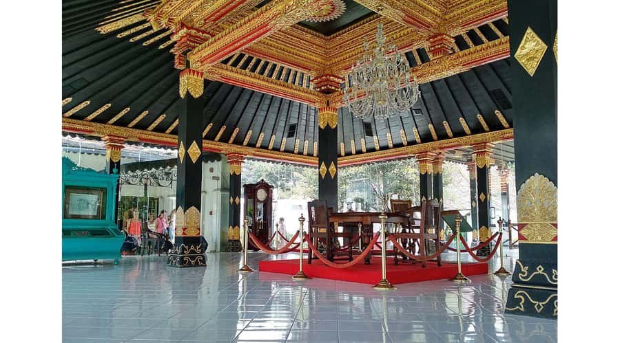 Yogyakarta: Prambanan Temple Morning Tour and Palace Tour - Yogyakarta Sultan Palace: The Only Active Palace in Indonesia