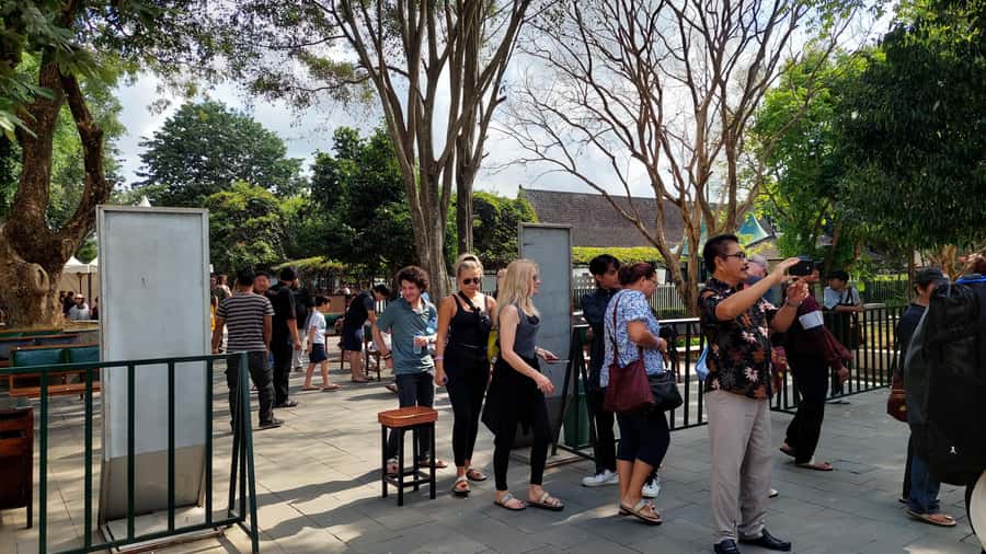 Yogyakarta: Sunrise Borobudur & Prambanan, with lunch option - Inside Borobudur: how to get value from the time you spend there