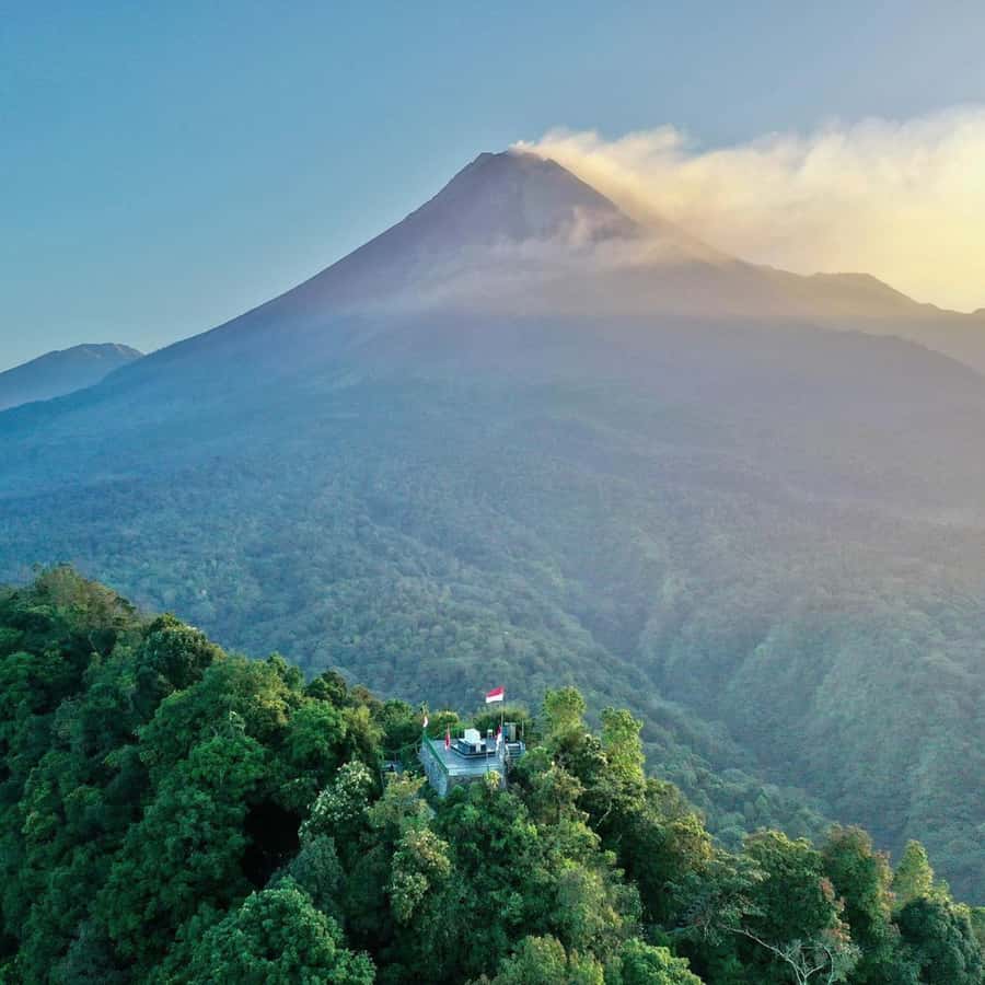 Yogyakarta Volcano: Merapi Volcano on Hilltop (Lava Viewing) - Night tour vs hiking vs sunrise at 3:00 AM